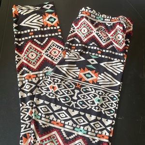 Super soft leggings, Aztec looking print, excellent condition. Great colors